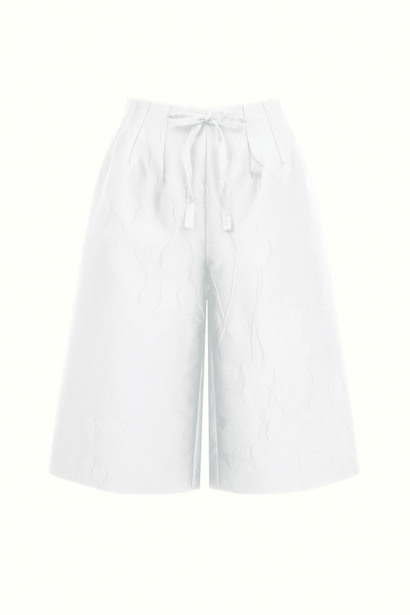 Apera Shorts in White Floral Embossed Cloque