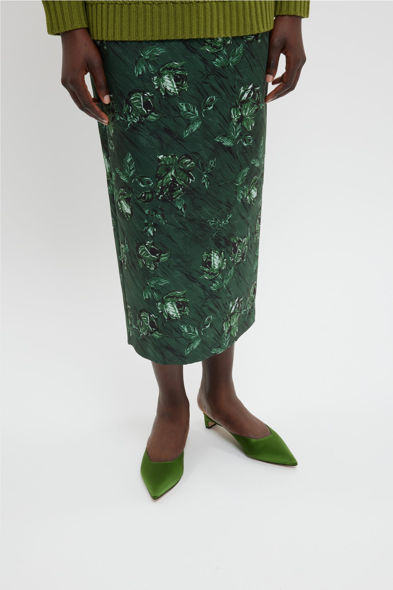 Lorelei Skirt In Green Roses On Marble Print Taffeta Faille - Emilia Wickstead