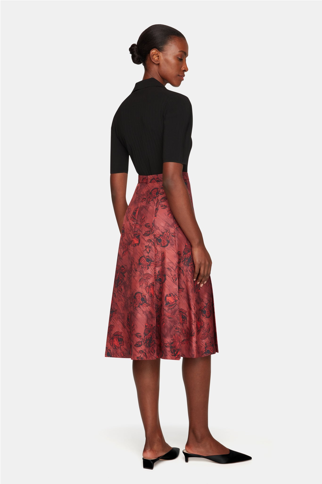 Kensie Skirt In Red Roses on Marble Print